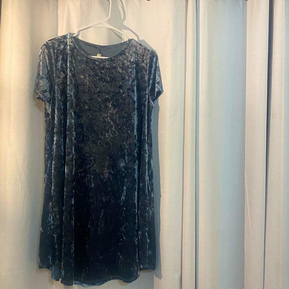 NWT boutique velvet blue dress — small